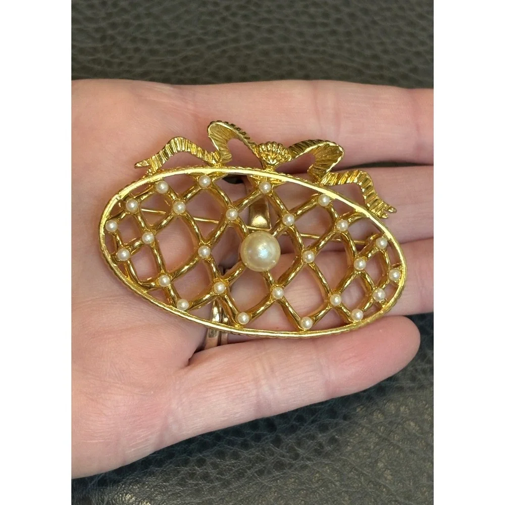 Vintage MONET Gold Tone Brooch Oval Ornament Bow Faux Pearl Christmas Holiday